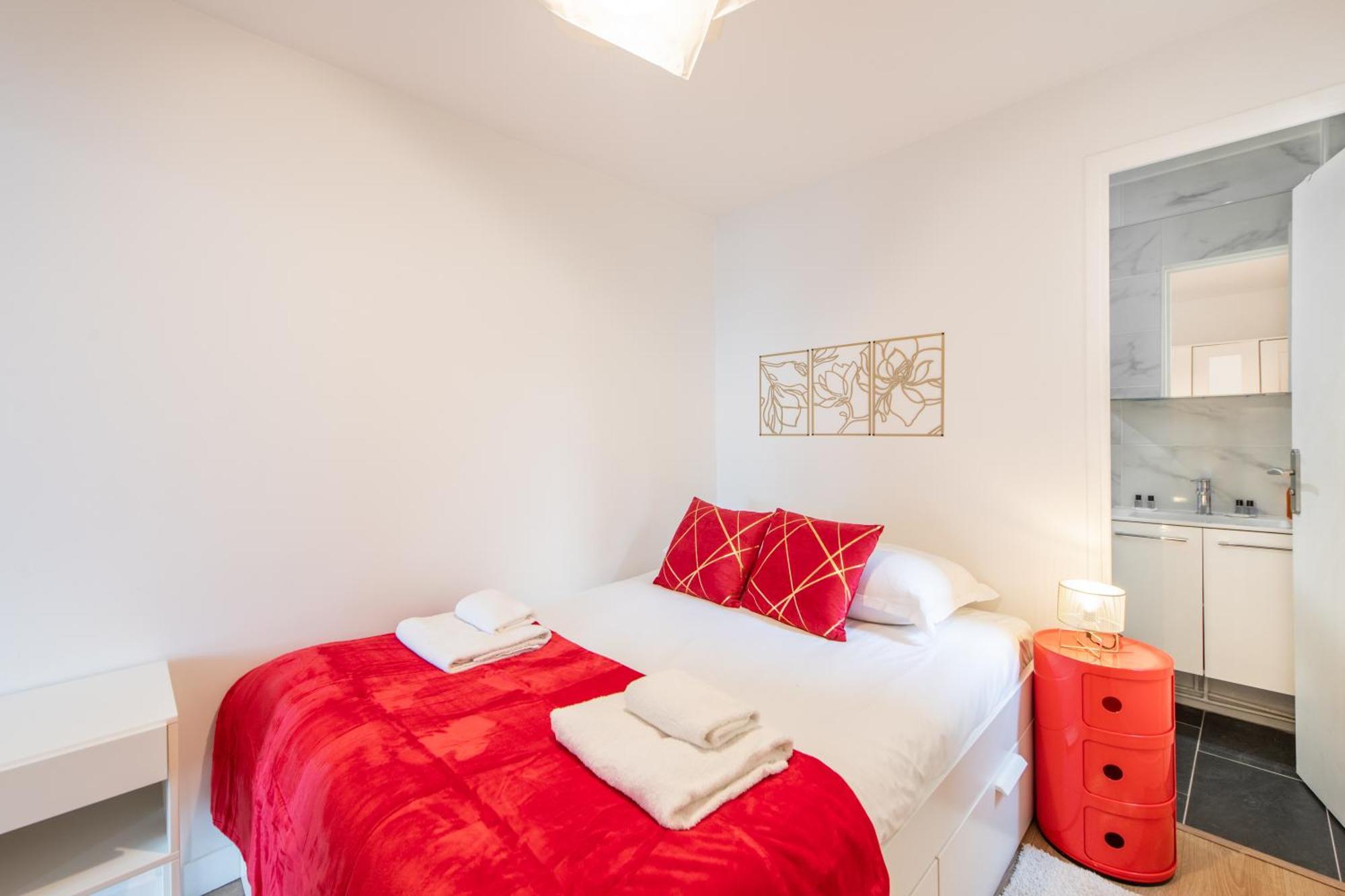 Spacious And Bright 2-Bedroom Large Apartment Very Close To Paris - Near Metro Μπουλόν-Μπιγιανκούρ Εξωτερικό φωτογραφία