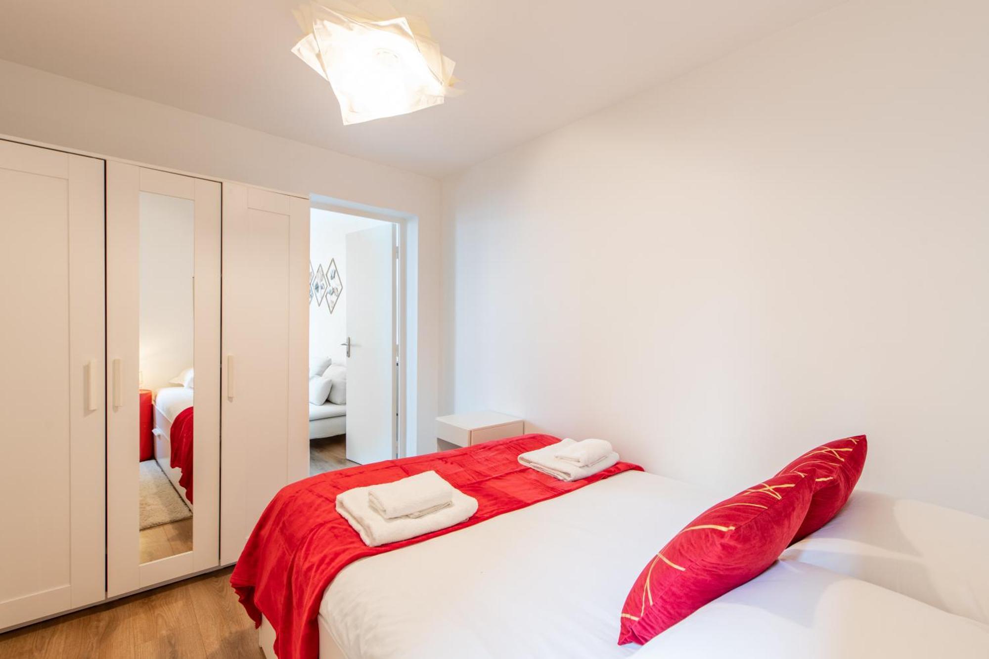 Spacious And Bright 2-Bedroom Large Apartment Very Close To Paris - Near Metro Μπουλόν-Μπιγιανκούρ Εξωτερικό φωτογραφία
